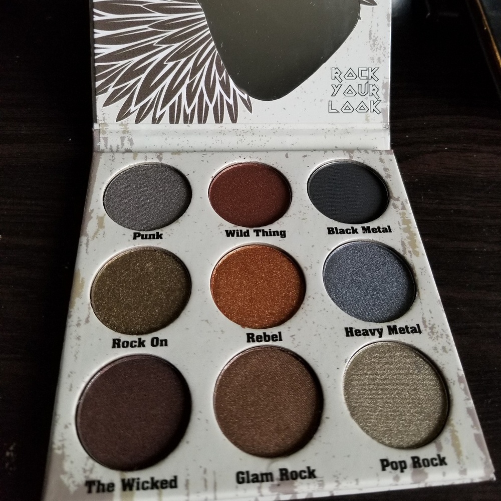 NEW Crown Pro Glam Metals Eyeshadow Palette